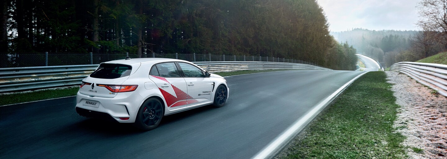Pekelný Mégane R.S. Trophy-R pozametal Nürburgring v rekordnom čase a stal sa najrýchlejšou prednokolkou