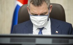Pellegrini vysvetľuje štúdiu, podľa ktorej sa koronavírusom nakazí 45 % Slovákov, krízový štáb prijíma nové opatrenia