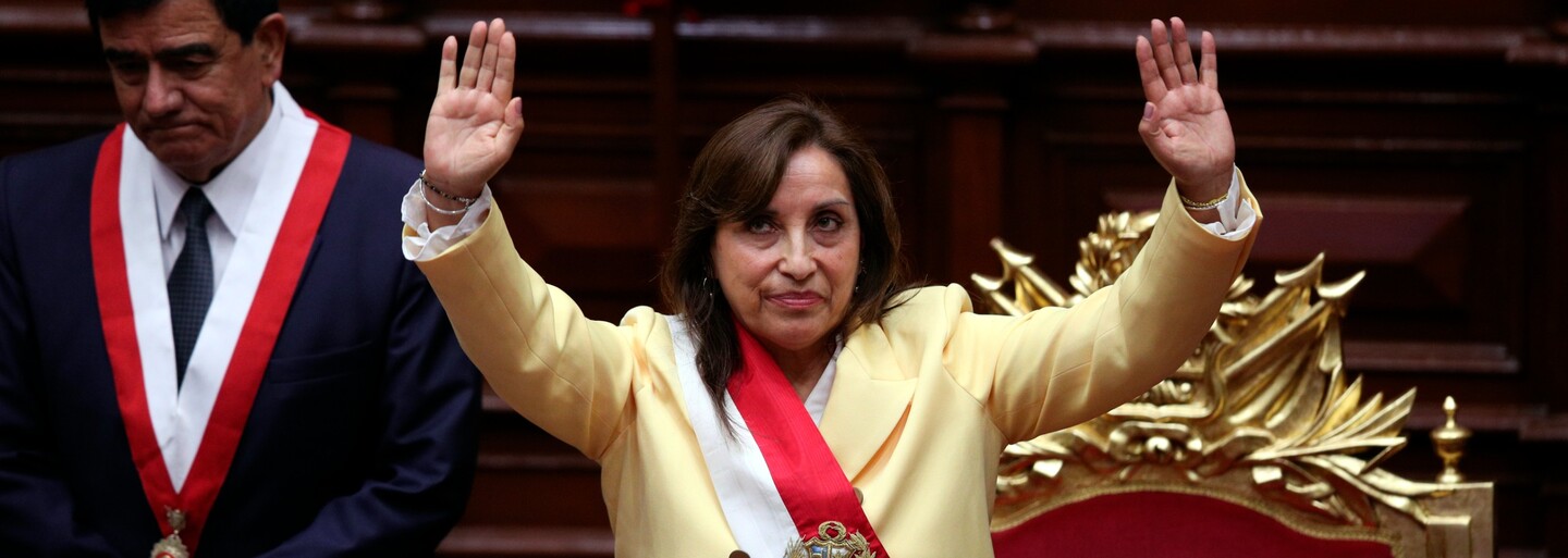 Peru má první ženskou prezidentku, je jí Dina Boluarte. Její předchůdce skončil v želízkách