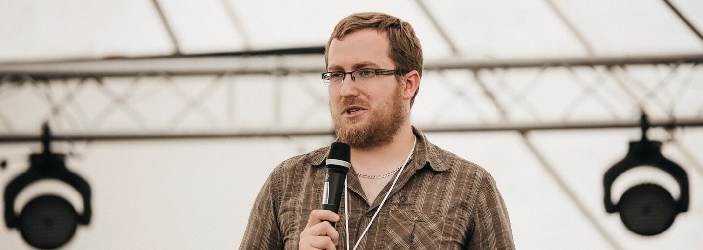 Pete z organizace NePornu: Drtivé procento závislých na pornografii jsou stále muži, ale píší nám i ženy (Rozhovor)