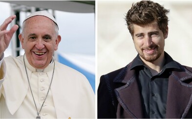 Peter Sagan navštívil pápeža. Františkovi daroval podpísaný dres a bicykel Peter Sagan navštívil pápeža. Františkovi daroval podpísaný dres a bicykel