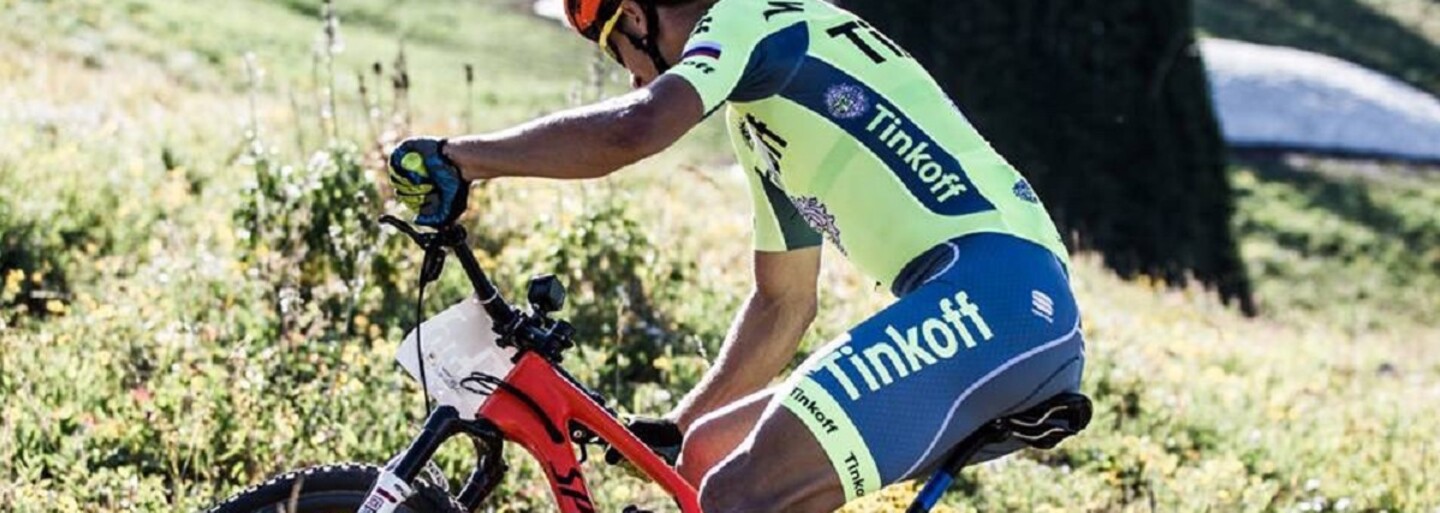 Peter Sagan valcuje konkurentov aj v horskej cyklistike. Do cieľa prišiel s 20-minútovým náskokom