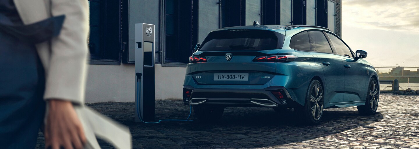 Peugeot je ďalšou automobilkou, ktorá hlási koniec spaľovacích motorov. Od roku 2030 ponúkne iba elektromobily