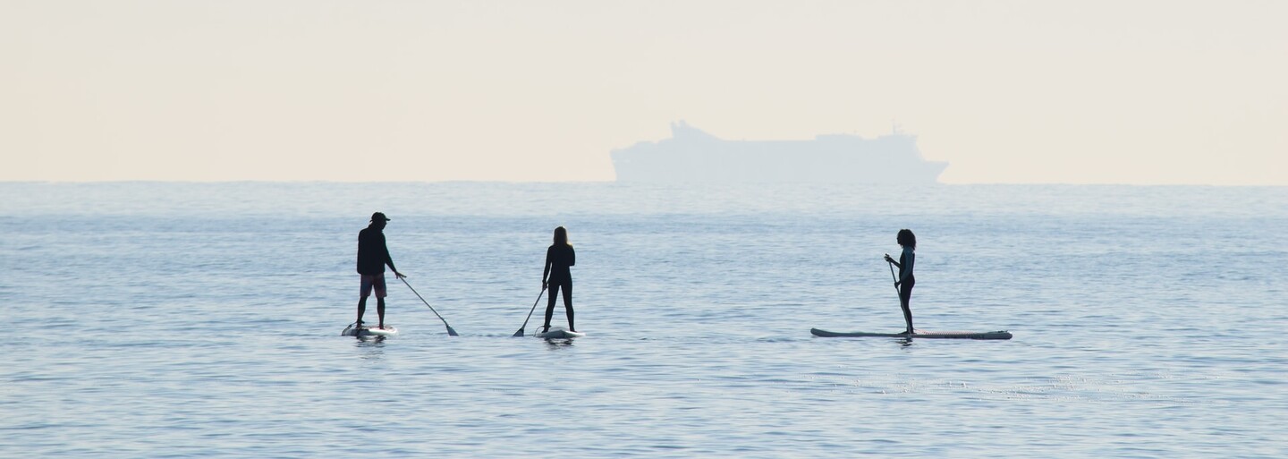 Pevný verzus nafukovací paddleboard: ktorý bude pre teba lepšou voľbou?