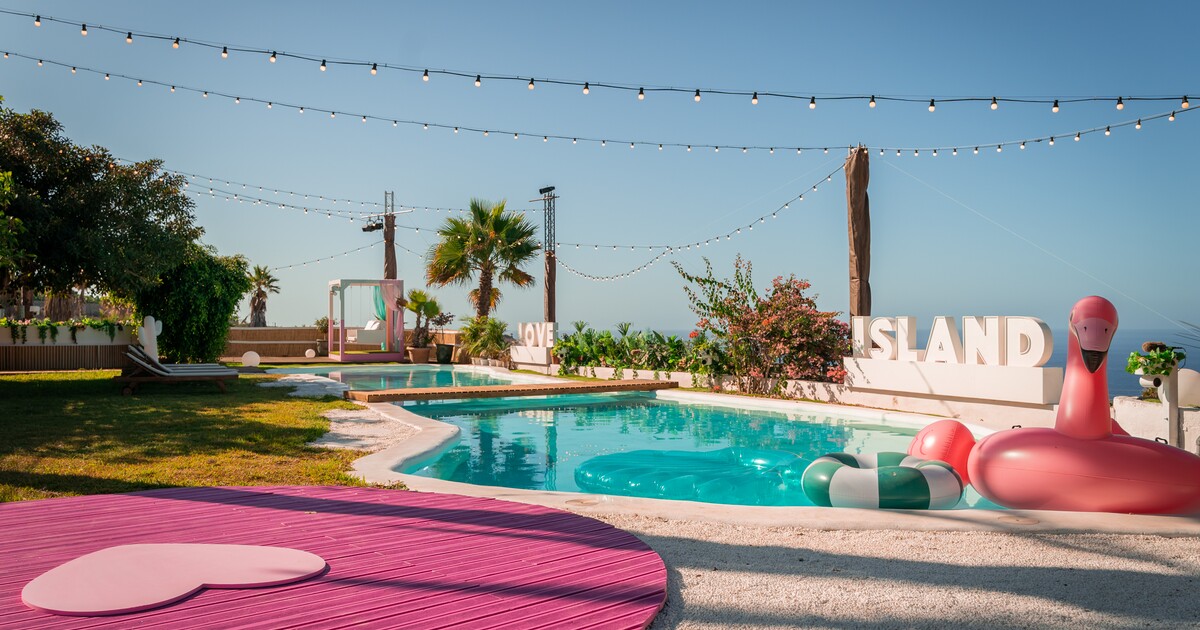 Nová vila Love Islandu je tady. Jak bude vypadat letošní hnízdečko lásky?