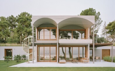 PHOTO: Architects Turned An Abandoned Villa From The 1970s On The Coast Of Greece Into A Magical Place With Modern Soul PHOTO: Architects Turned An Abandoned Villa From The 1970s On The Coast Of Greece Into A Magical Place With Modern Soul