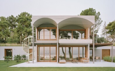 PHOTO: Architects Turned An Abandoned Villa From The 1970s On The Coast Of Greece Into A Magical Place With Modern Soul