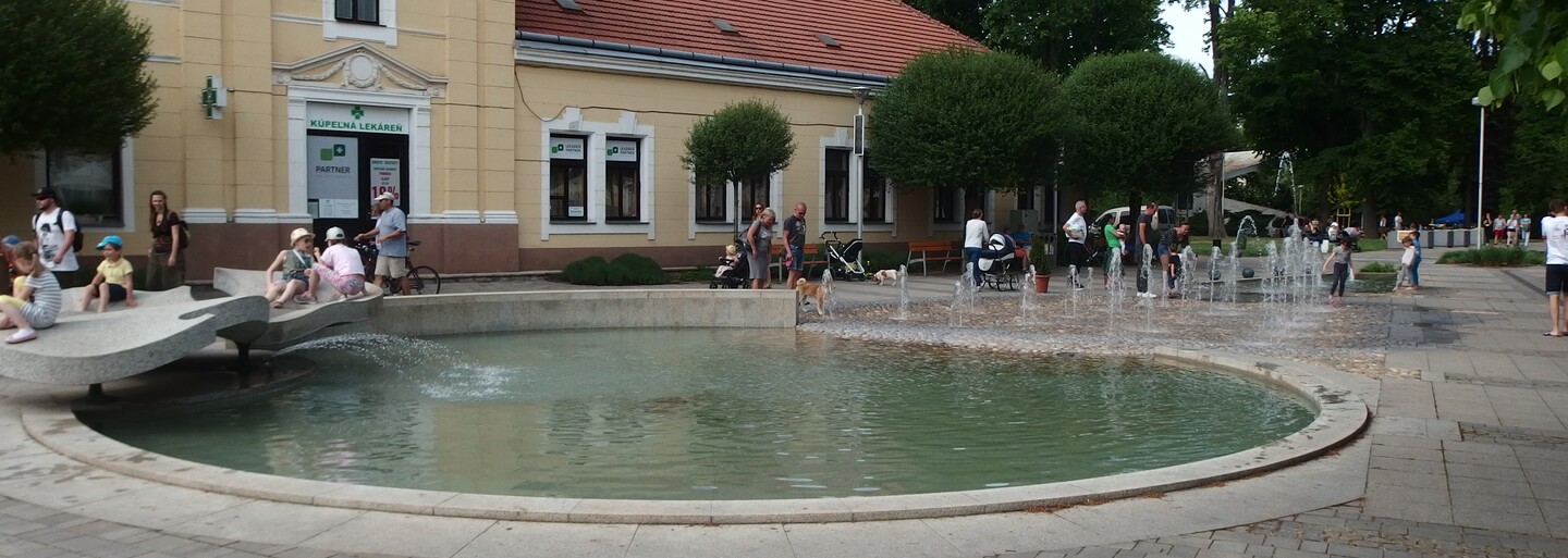 Piešťanec bojoval s bankomatom päsťami či stojanom na bicykle. Spôsobil škodu za 8 500 € a môže mu hroziť väzenie
