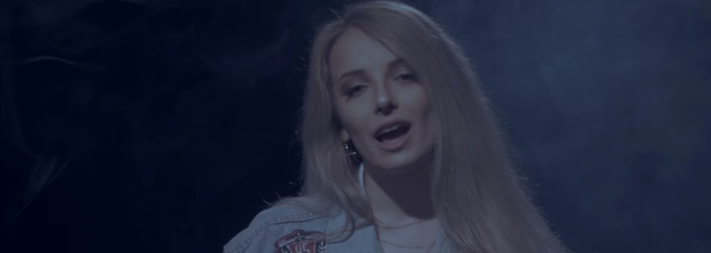 Pil C hosťuje na skladbe speváčky a občasnej raperky Simy. Počúvaj duet Môj svet a sleduj videoklip