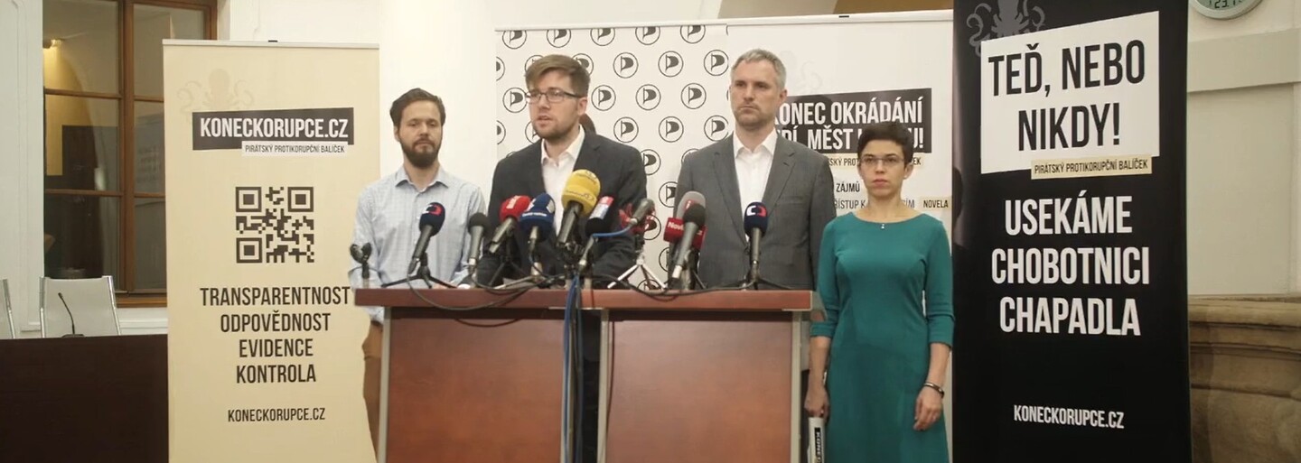Piráti představili protikorupční balíček. K některým návrhům chtějí mimořádnou schůzi