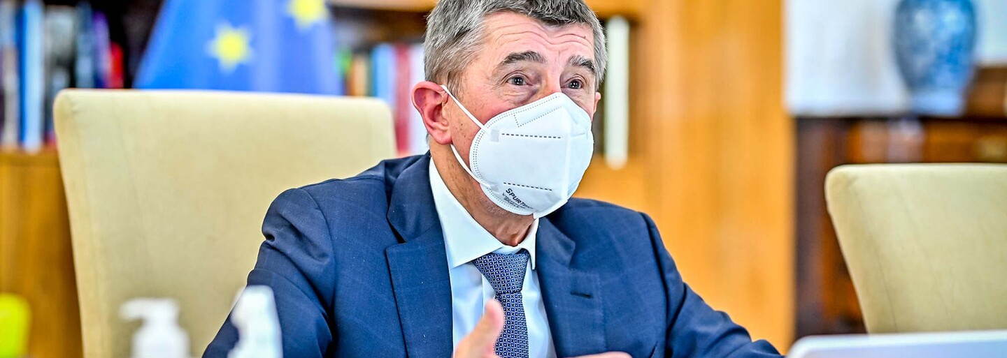 Pirátům vadí Babišova obvinění o migrantech, brání se předžalobní výzvou. Premiéra to pobavilo
