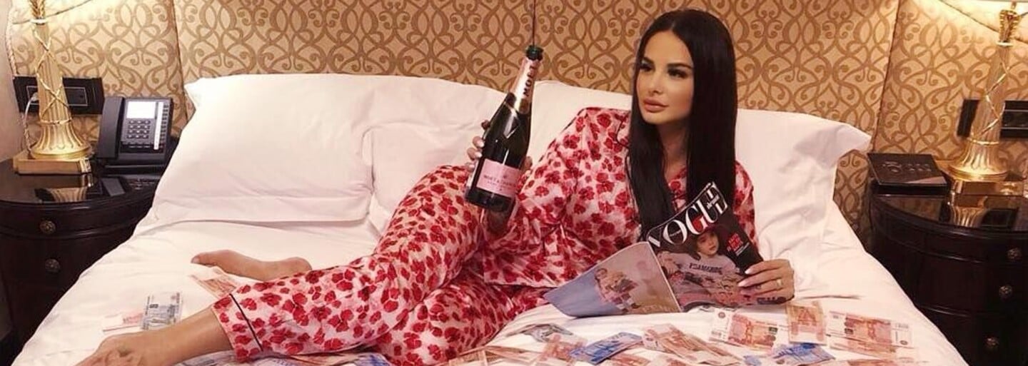 Plačková vďaka Instagramu zarábala 50 000 eur mesačne, no drogová kauza môže všetko zmeniť. Ako sa zachovajú značky?
