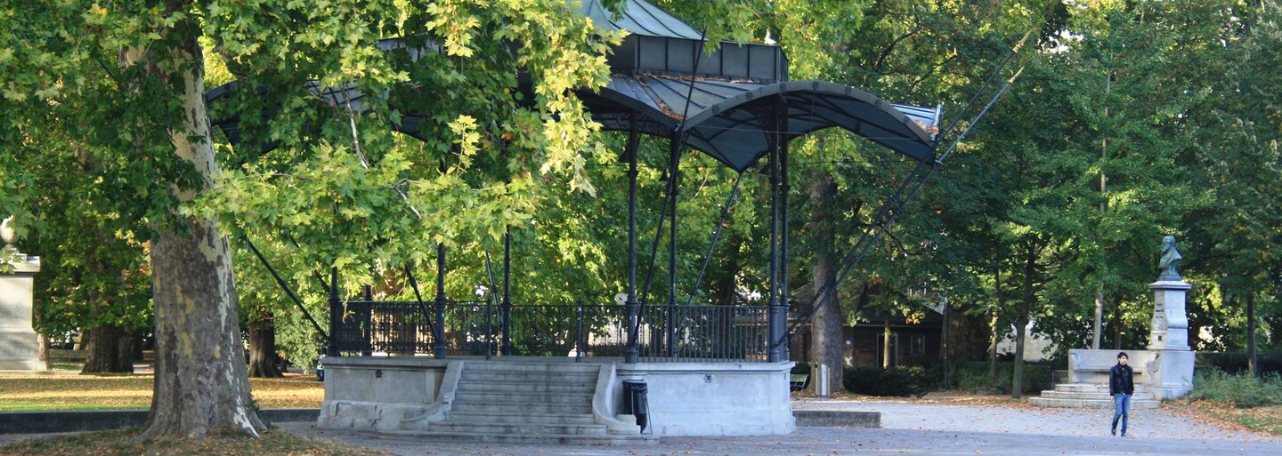 Platzspitz: Park plný mrtvol aneb švýcarský ráj pro narkomany, kde se denně použily tisíce stříkaček