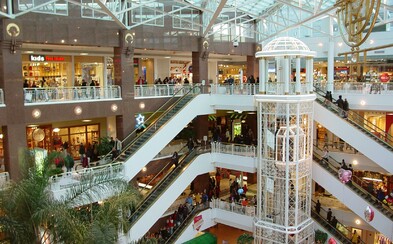 Plaváreň, bludisko a milióny ľudí: Realita najväčších obchodných centier na svete Plaváreň, bludisko a milióny ľudí: Realita najväčších obchodných centier na svete