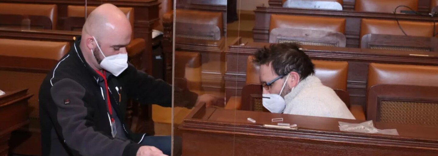 Plexisklo pro Volného a Bojka zaplatí daňoví poplatníci