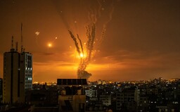 Po 11 dnech začalo mezi Izraelem a Hamásem platit příměří. Útoky si vyžádaly 244 obětí