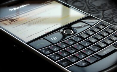 Po Nokii přichází řada i na BlackBerry. Legendární výrobce po letech končí s vývojem smartphonů Po Nokii přichází řada i na BlackBerry. Legendární výrobce po letech končí s vývojem smartphonů