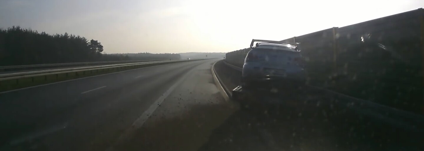 Po poľskej diaľnici sa rútila naložená autonómna odťahovka, ktorá by vystrašila nejedného vodiča