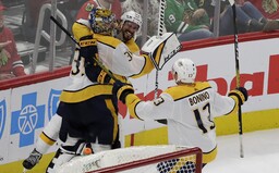 Po sedmi letech dal brankář v NHL gól. Soupeřovi obránci se pouze ohlédli