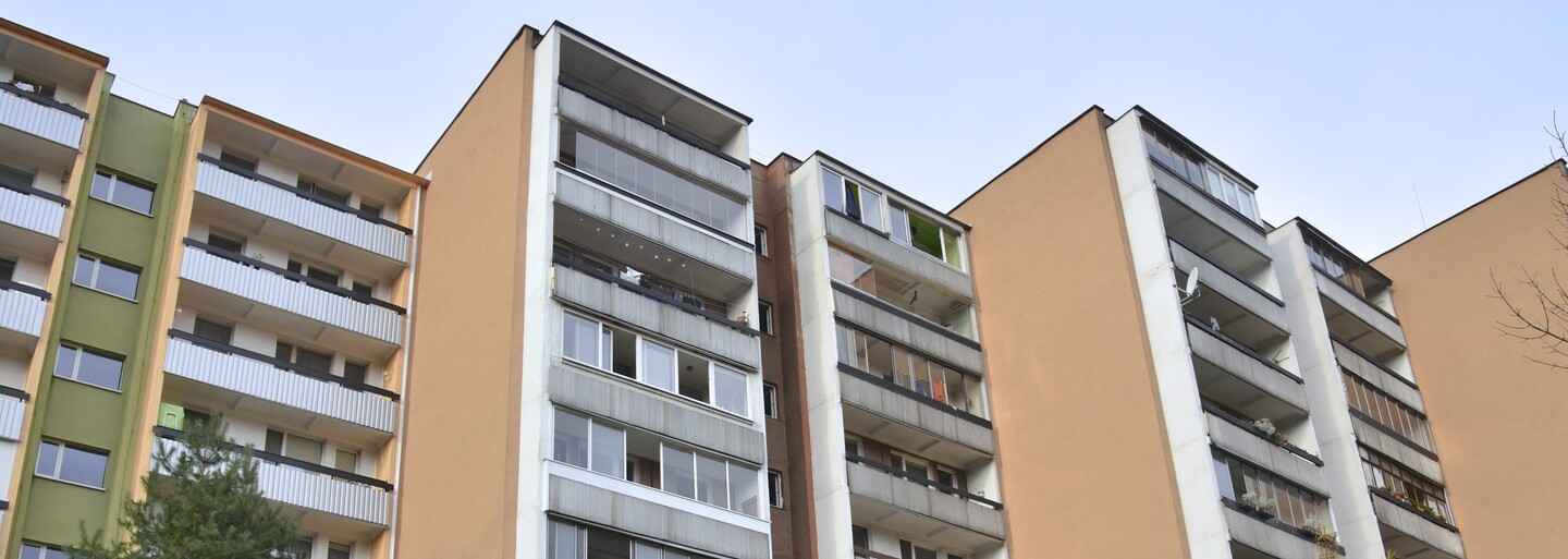Po střechách v Chebu lezl „pavoučí muž“. Policie jej chytila a teď mu hrozí tři roky vězení