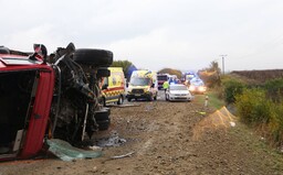 Po zrážke autobusu s nákladiakom pri Nitre zomrelo 12 ľudí, ďalších 15 sa zranilo (Aktualizované)