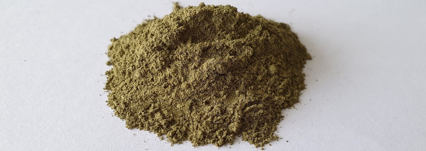 Počul si už o kratome? Nová populárna droga ti môže spôsobiť závislosť aj otravu