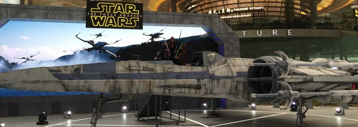 Pod Nuselským mostem můžete narazit na robota R2-D2 ze Star Wars. Podívejte se na zdařilý umělecký počin z pražských ulic