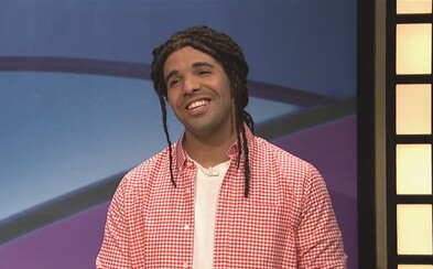 Podarený večer na SNL patril Drakeovi. Ten zdissoval celé obsadenie a zaspieval o memes Podarený večer na SNL patril Drakeovi. Ten zdissoval celé obsadenie a zaspieval o memes