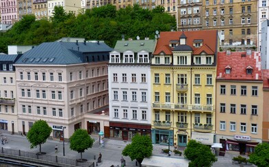 Podívali jsme se do Karlových Varů: města termálních lázní, oplatků, alkoholu, azbuky a monumentální architektury. Stojí za návštěvu? Podívali jsme se do Karlových Varů: města termálních lázní, oplatků, alkoholu, azbuky a monumentální architektury. Stojí za návštěvu?