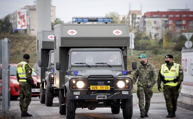 Podívej se, jak se v Letňanech staví polní nemocnice Podívej se, jak se v Letňanech staví polní nemocnice