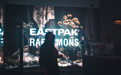 Podívej se, jak vypadá nová kolekce batohů Eastpak x Raf Simons, inspirovaná dekadentní drogovou kulturou Podívej se, jak vypadá nová kolekce batohů Eastpak x Raf Simons, inspirovaná dekadentní drogovou kulturou