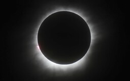 Pohltila ich tma uprostred dňa, vychutnaj si fotografie zatmenia Slnka