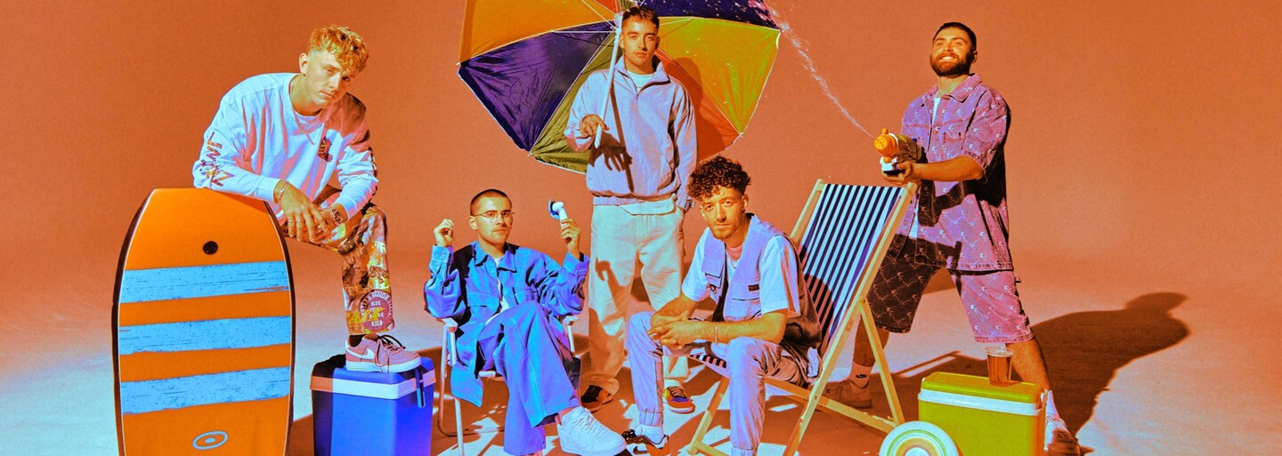 Pojď ven: V Praze se bude rozdávat radost, přijedou Metronomy a Easy Life. Brno přivítá Camo & Krooked