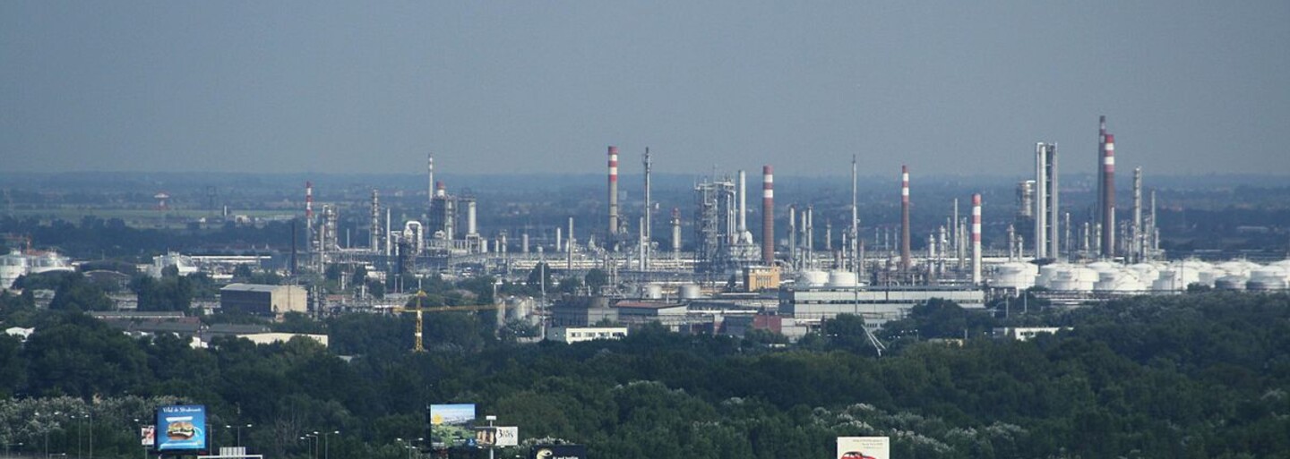 Pokladník v slovenskej benzínke odmietol obslúžiť zákazníka tmavšej pleti. Rasistický názor nezmenil, ani keď do diskusie vstúpili Slováci