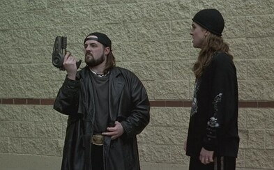 Pokračovanie strelenej, kultovej komédie Mallrats od Kevina Smitha sa začne natáčať už v januári Pokračovanie strelenej, kultovej komédie Mallrats od Kevina Smitha sa začne natáčať už v januári