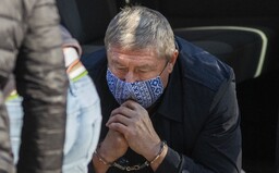 Policajný funkcionár, ktorého zadržali v rovnaký deň ako Dušana Kováčika, sa priznal ku všetkým skutkom. Spolupracuje s políciou