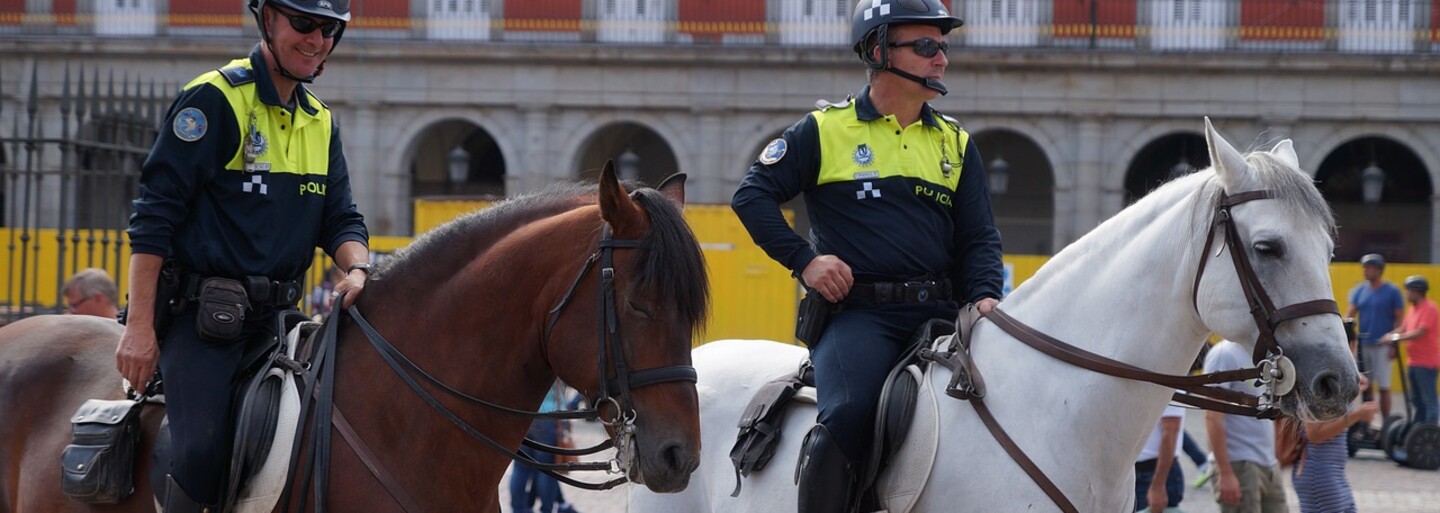 Policajný pes neváhal poskytnúť roztomilú prvú pomoc. Kontroloval dýchanie a pokúšal sa aj o masáž srdca