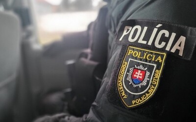 Policajti z NAKA dnes na západnom Slovensku zadržali 10 osôb. Už čelia obvineniam z drogovej trestnej činnosti