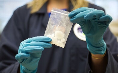 Policisté zajistili obrovské množství drogy, které by dokázalo zabít i 14 milionů lidí. Užívání fentanylu experti přirovnávají k ruské ruletě Policisté zajistili obrovské množství drogy, které by dokázalo zabít i 14 milionů lidí. Užívání fentanylu experti přirovnávají k ruské ruletě