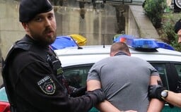 Polícia spustila pilotnú verziu aplikácie Pomáham chrániť. Môžeš cez ňu nahlásiť domáce násilie