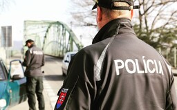 Polícia vyškolila internetových hrdinov, ktorí odmietajú rešpektovať opatrenia. „Na základe akého zákona?“ chcú vedieť od hliadok