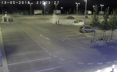Polícia zverejnila video s opitým mladíkom. Driftoval na jednom z bratislavských parkovísk Polícia zverejnila video s opitým mladíkom. Driftoval na jednom z bratislavských parkovísk