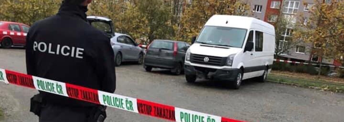 Polícia v Česku zasahuje proti extrémistom, niektorých spájajú s bojmi na Ukrajine