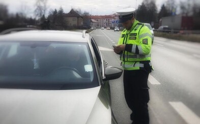 Policie přišla přes noc o dalších 145 policistů, kteří museli do karantény. Dohromady je jich v izolaci už 419 Policie přišla přes noc o dalších 145 policistů, kteří museli do karantény. Dohromady je jich v izolaci už 419