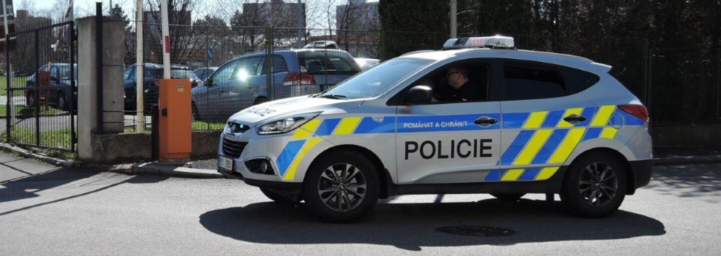 Policie prověřuje chování strážníka při legitimaci redaktora ČT. Jeho postup nebyl příliš diplomatický, uznává