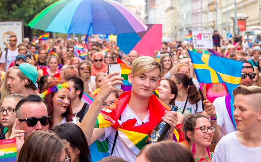 Policiste Chodi Hlidat Prague Pride Radi Ve Vzduchu Se Vznasi Laska Rika Mluvci Festivalu Refresher Cz