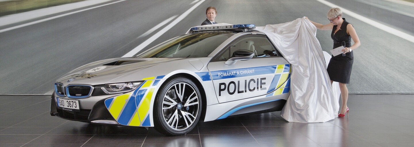 Policisté měli s novým supersportem opět potíže. Při cestě do Brna je údajně zdržela technická závada