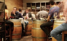 Policisté v Praze vypátrali otevřenou restauraci. Znevažování pravidel není hrdinství, říká Blatný