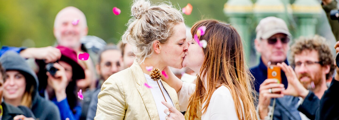 Politici se střetli kvůli manželství stejnopohlavních párů. „Vadí mi to slovo, je to symbol,“ kritizuje návrh poslanec ANO