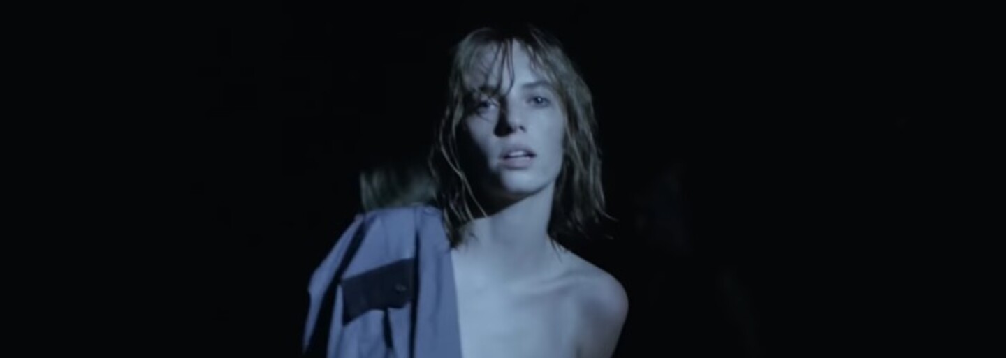 Polonahá Maya Hawke zo Stranger Things v NSFV videu. Pozri si klip k jej najnovšiemu singlu Thérèse